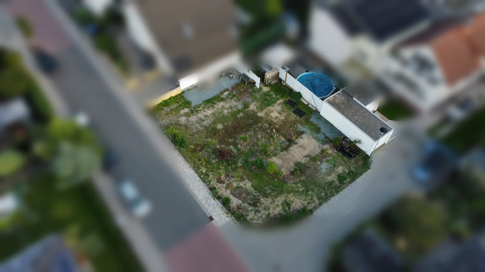 Luftaufnahme der Nachbarschaft mit jungen Einfamilienhäusern