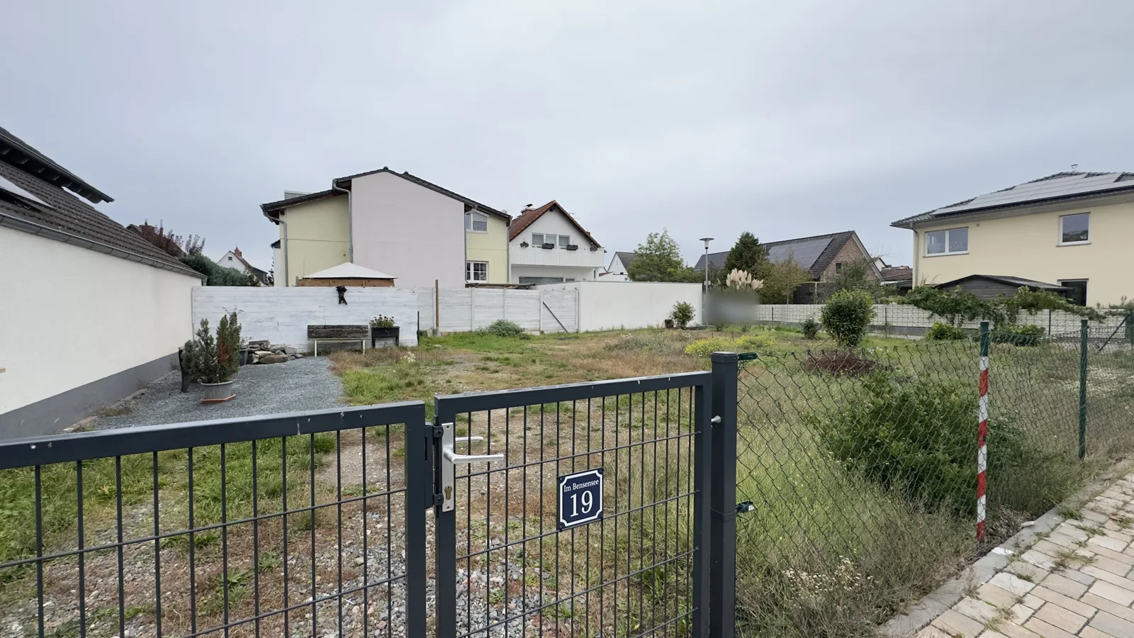 Gartentor mit Hausnummer 19